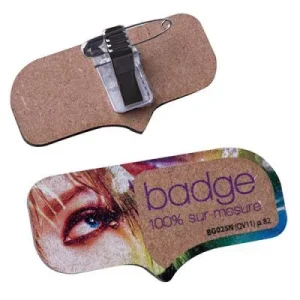 Badge sur-mesure en bois aggloméré – AGGLOBADGE