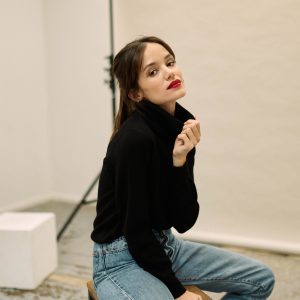 col roulé noir femme