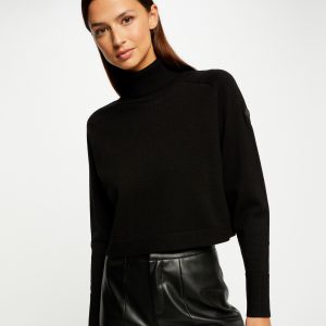 col roulé noir femme